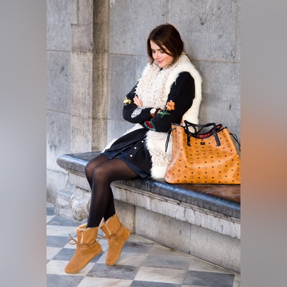 TOMS Zahara Suede Moc Faux Shearling Bootie Boots in Chestnut - Picture 15 of 16